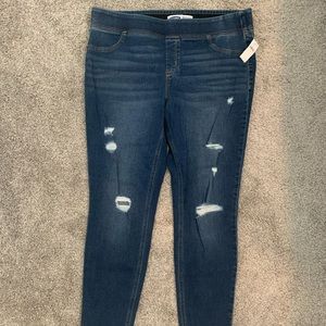 Old Navy women size 16 mid rise distressed rockstar super skinny jegging. NWT!